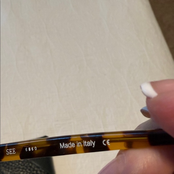 Tortoise Shell Cat-Eye Sunglasses - Picture 4 of 7